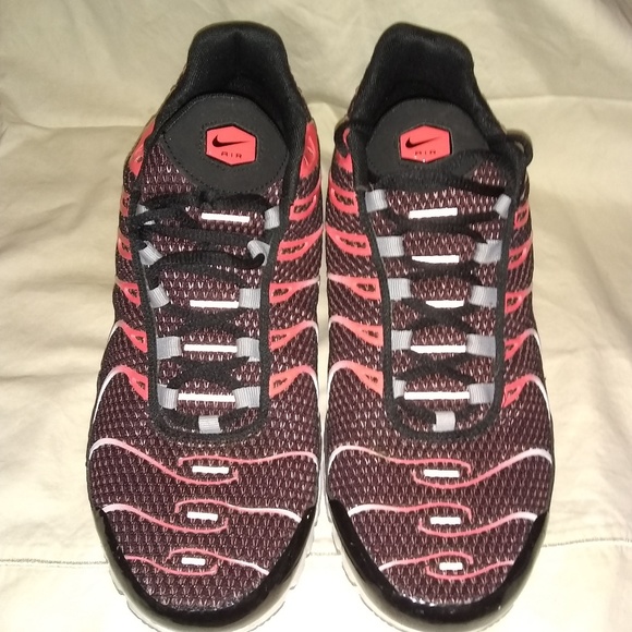 Nike - Picture 3 of 3